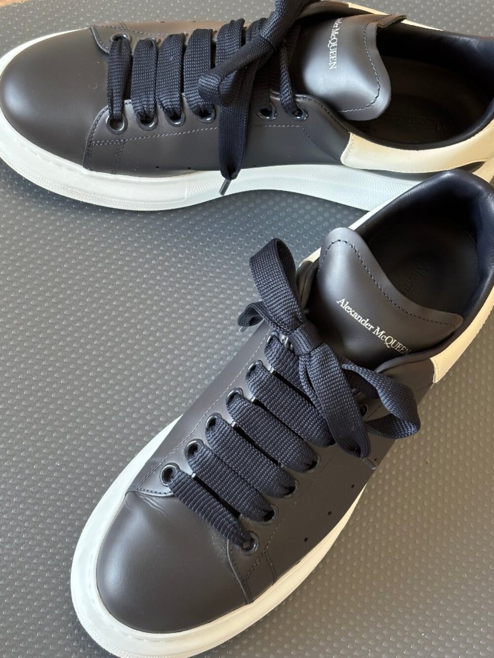 Alexander McQueen Larry Low Top Sneaker